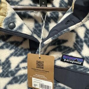 Brand new—never worn Patagonia pullover